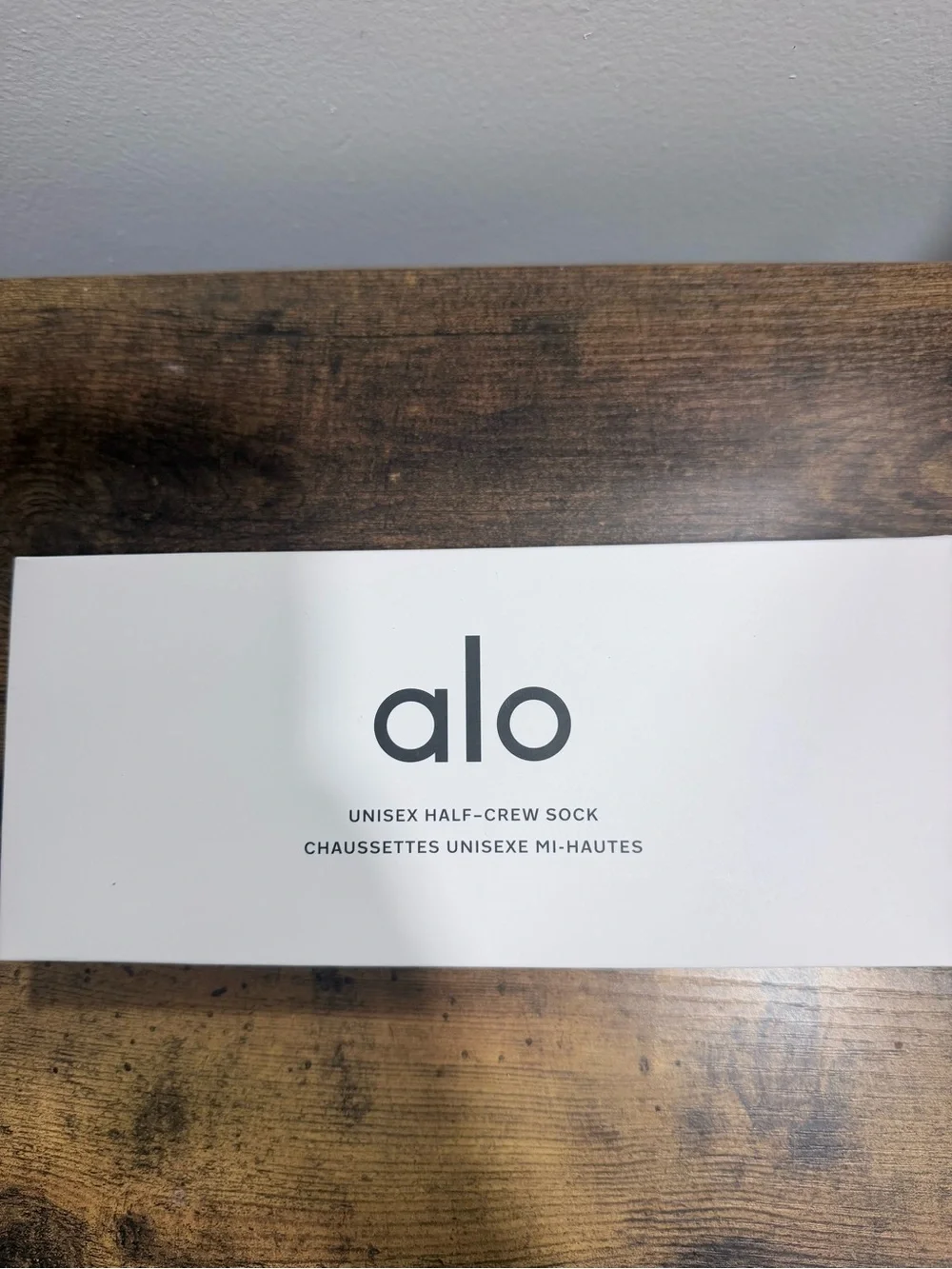 ALO Yoga Unisex Half-Crew Socks – Black and White Pack